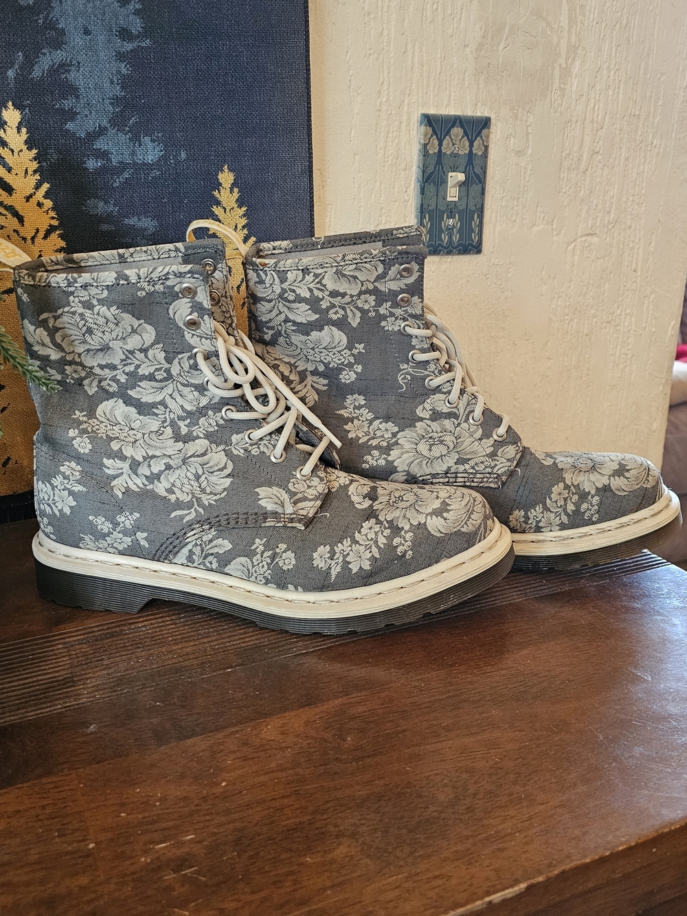 Dr. Martens Floral Canvas Lace-Up BOHO Combat Boots Gray White Women’s Size 11